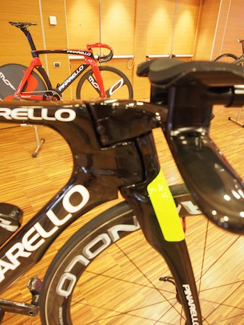 The Sibilo has a similar front end arrangement to the Bolide, but features a bigger down tube cut out, and less shaping at the down tube and fork crown juncture. (Andre Cheuk) 