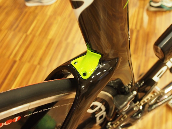 That hatch secured by two screws is design to house an internal battery, Shimano or Campagnolo (which is rumoured to be in development). (Andre Cheuk)