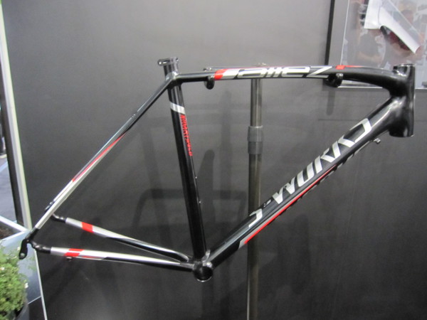 The S-Works Allez aluminum frame is said to weigh 1,060 g in Size 56.