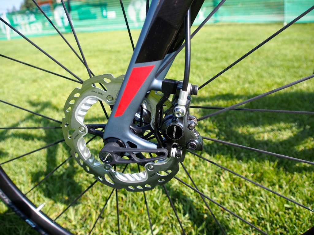 To bolster front end stiffness and to avoid annoying brake rub stemming from imprecise fitment, Scott went with 15mm thru axle on the Solace Disc's fork.