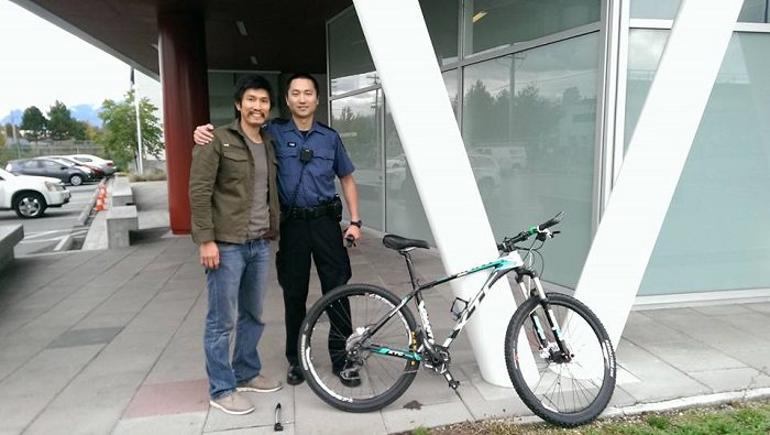 Jacky Chen received his bike from Vancouver police Thursday. (Image: Jacky Chen/Facebook)