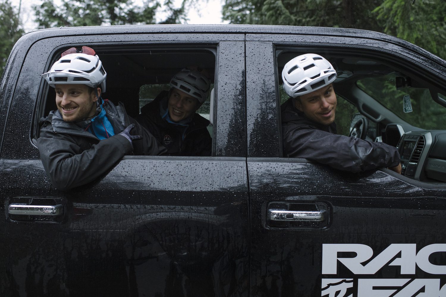 Paris Gore : Rocky Mountain Racae Face Enduro Team