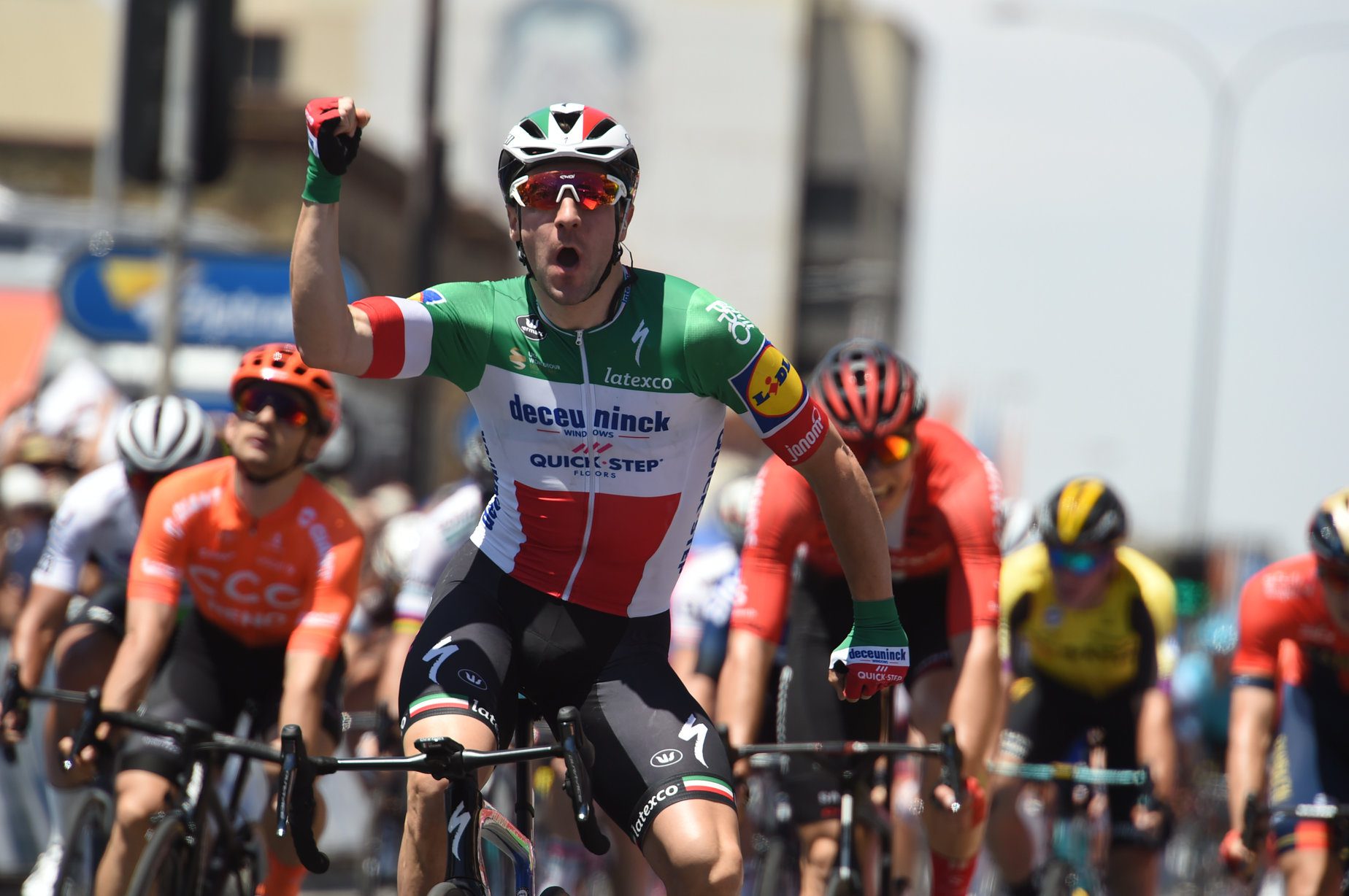 Viviani wins WorldTour opener at Tour Down Under - Canadian Cycling ...