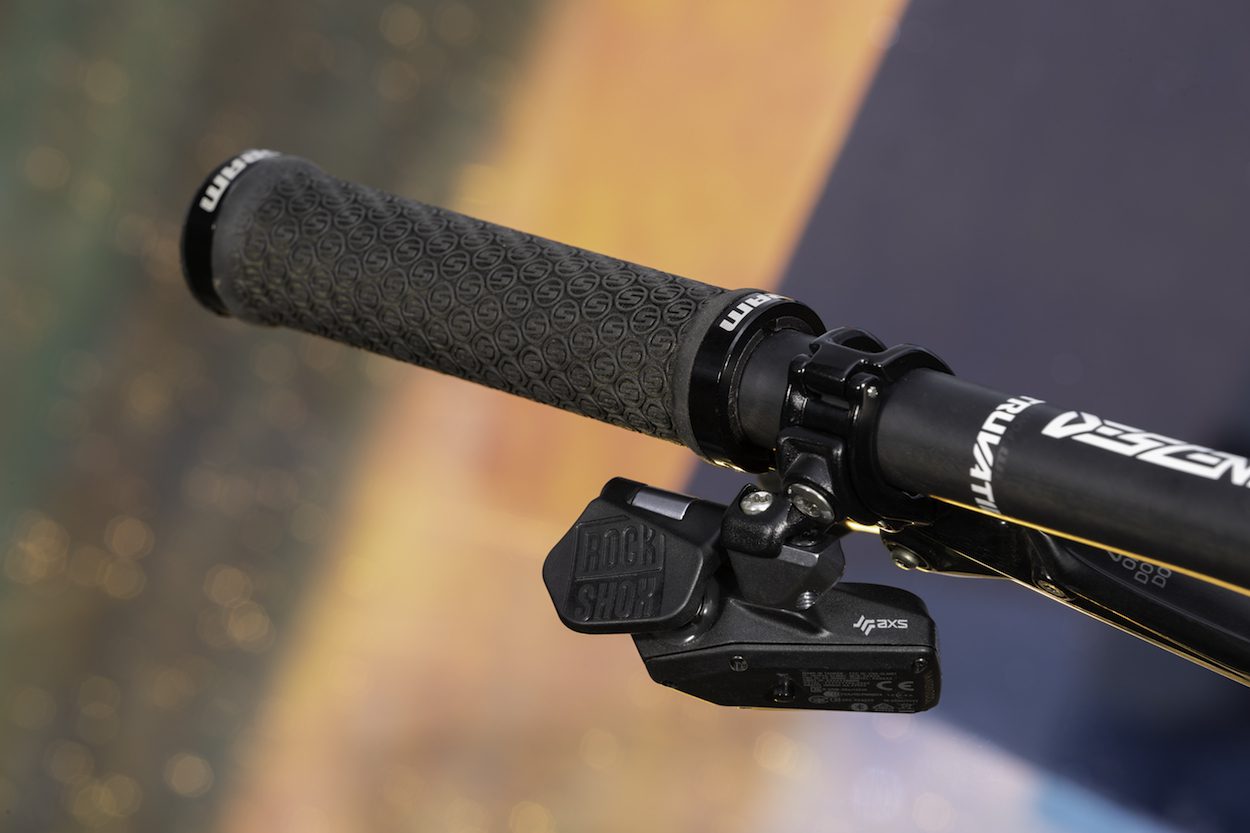 Rockshox ditches hydraulics for Reverb AXS e-dropper - Canadian