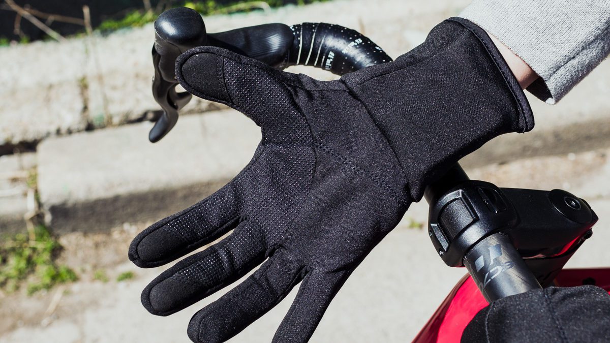 Review: Quanta Vici heated gloves and socks - Canadian Cycling