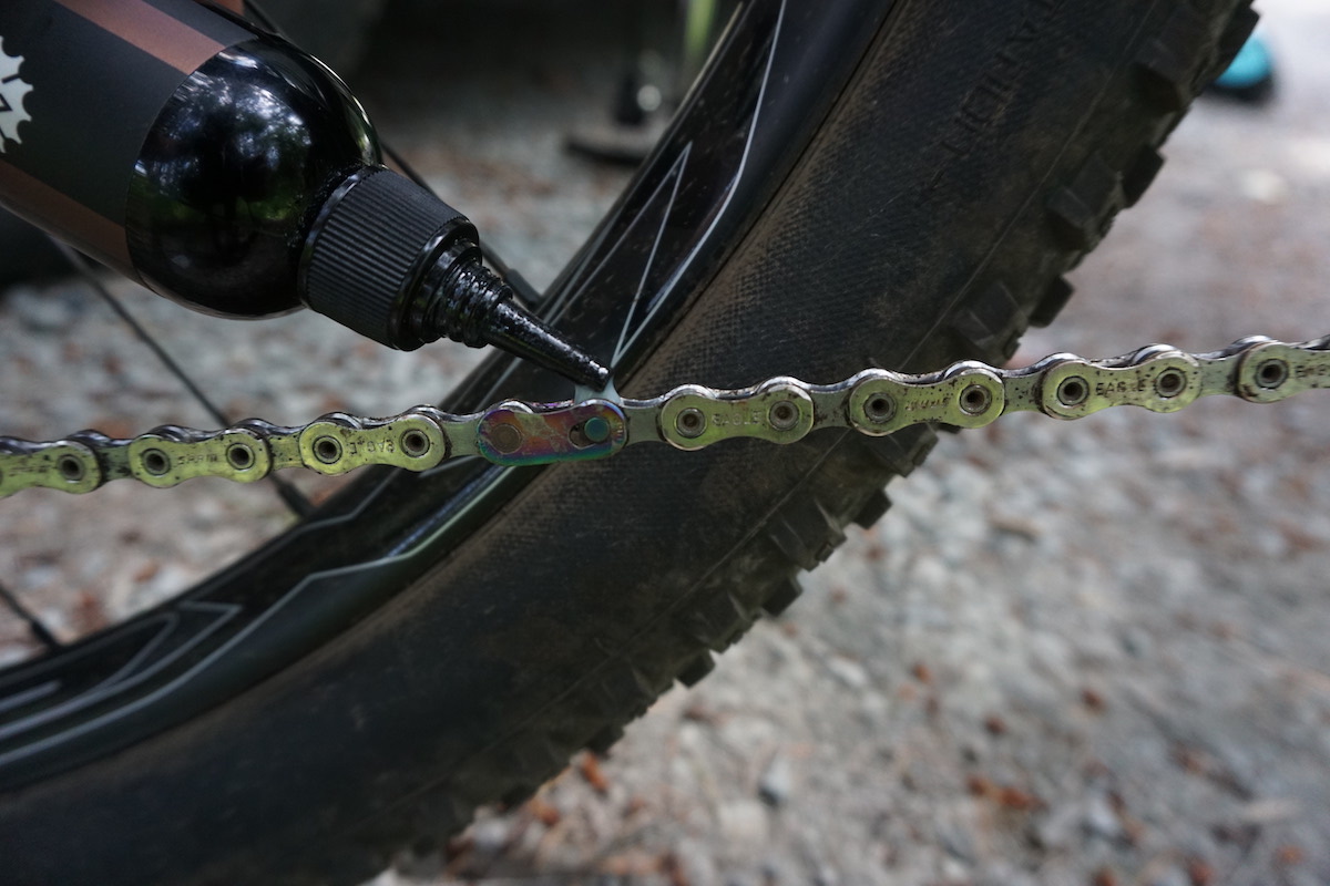 https://cyclingmagazine.ca/wp-content/uploads/2022/07/Chain-lube-2.jpg