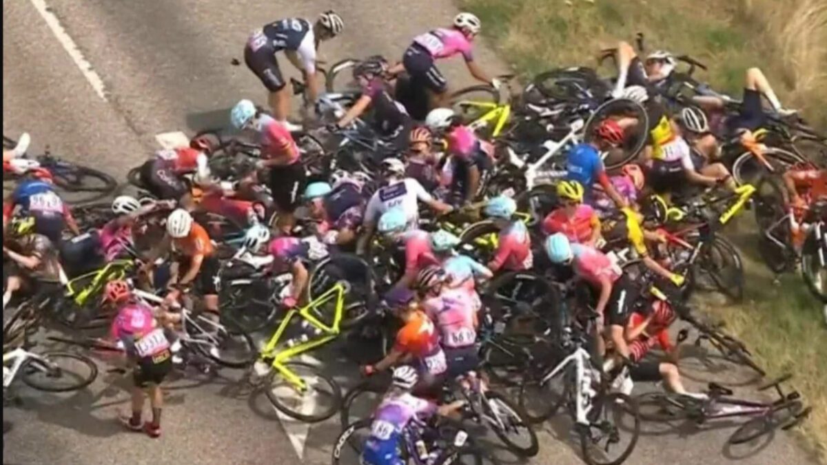 30 women crash at the Tour de France Femmes