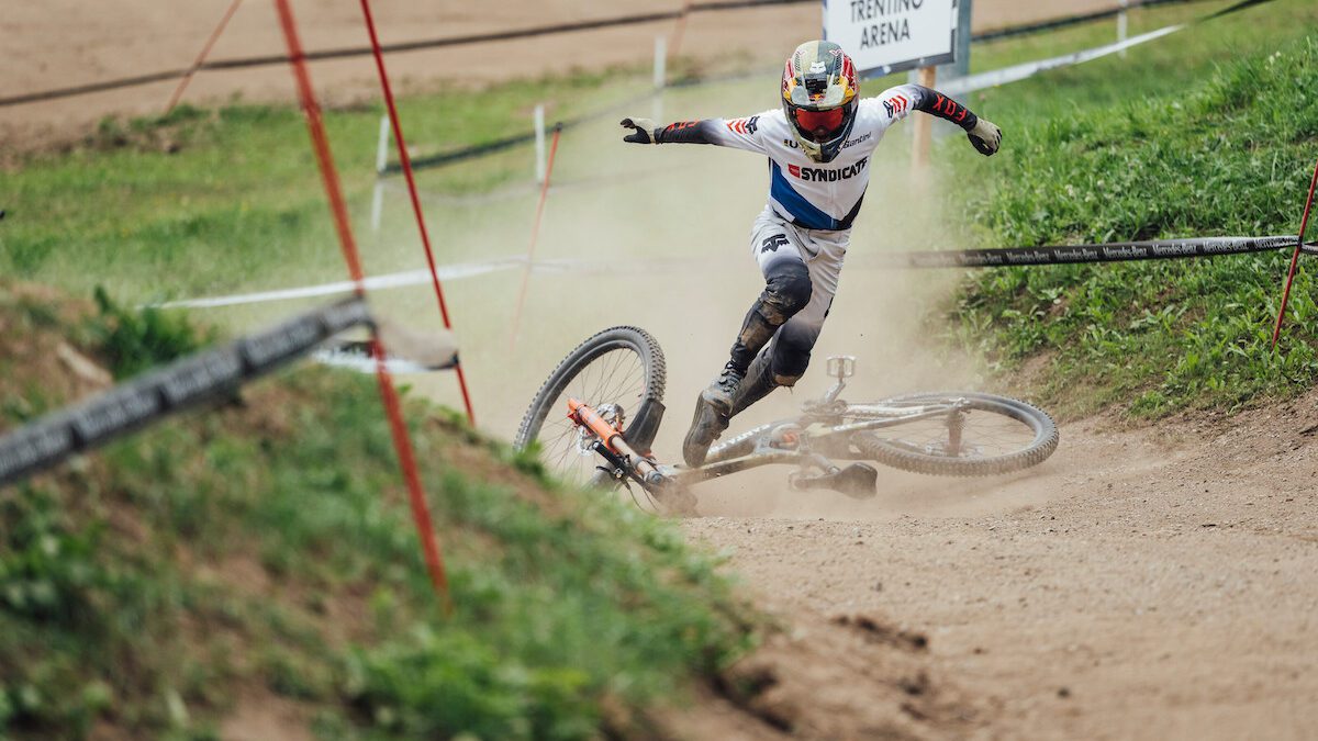 Jackson Goldstone crashes in Val di Sole, iTaly World CUp downhill