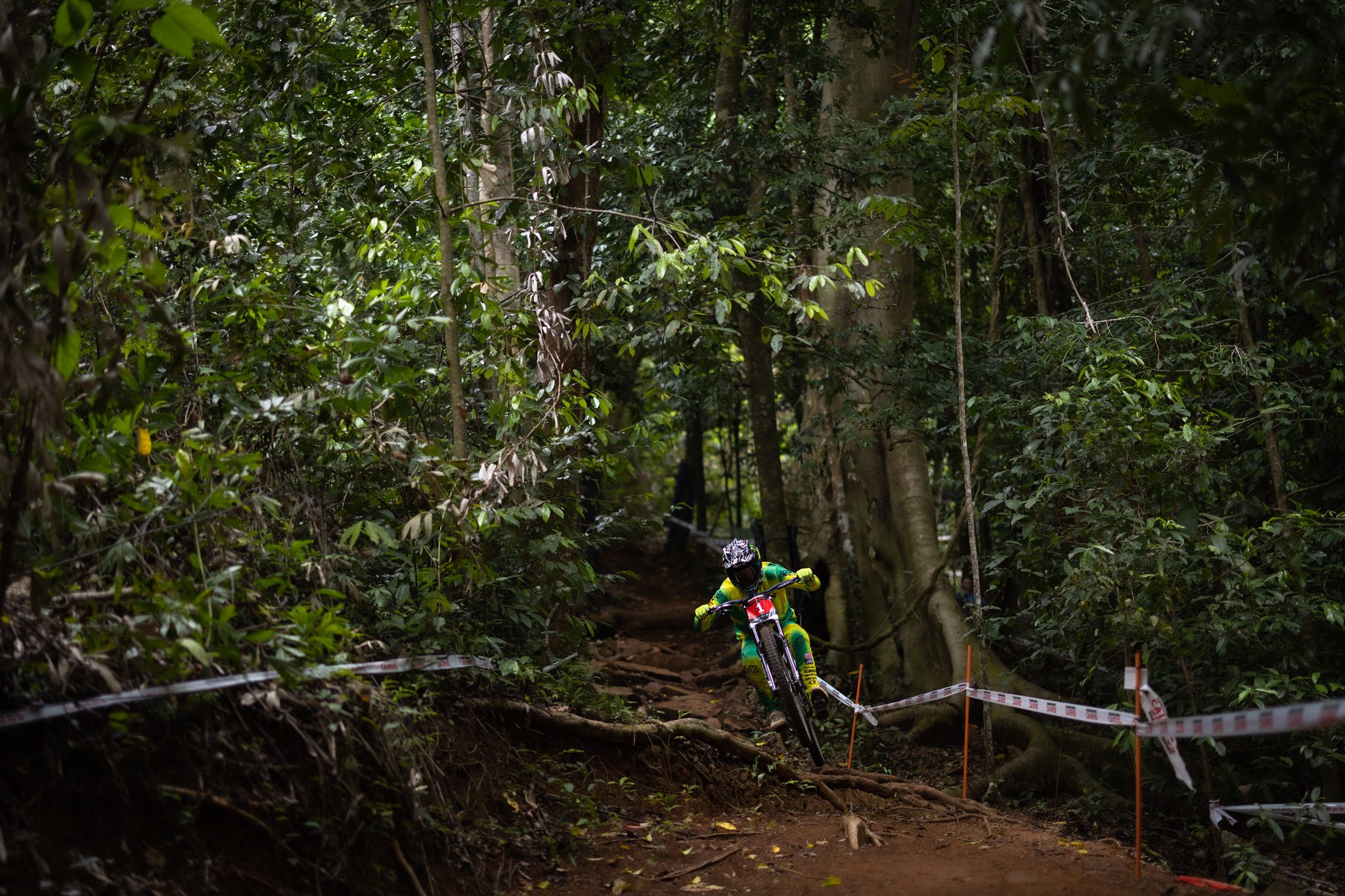 Troy Brosnan races Cairns DH 