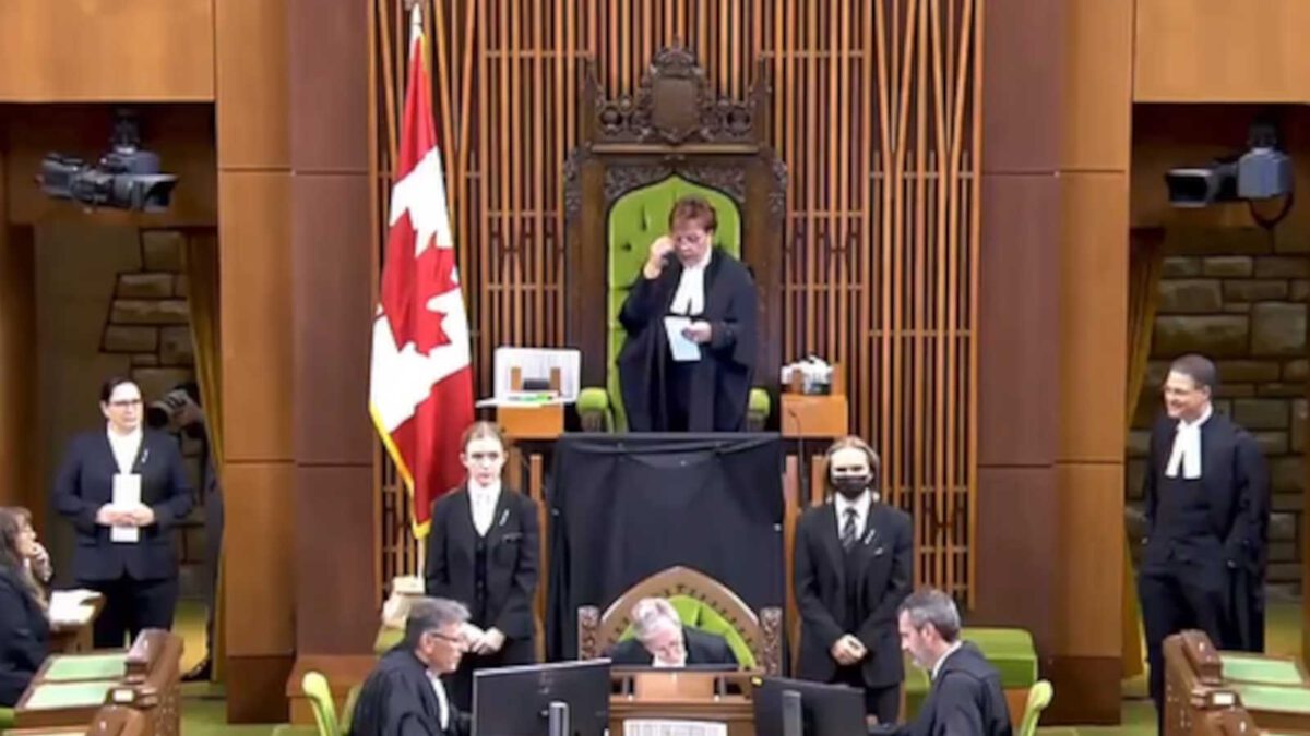 Parliamentarians in Ottawa talking