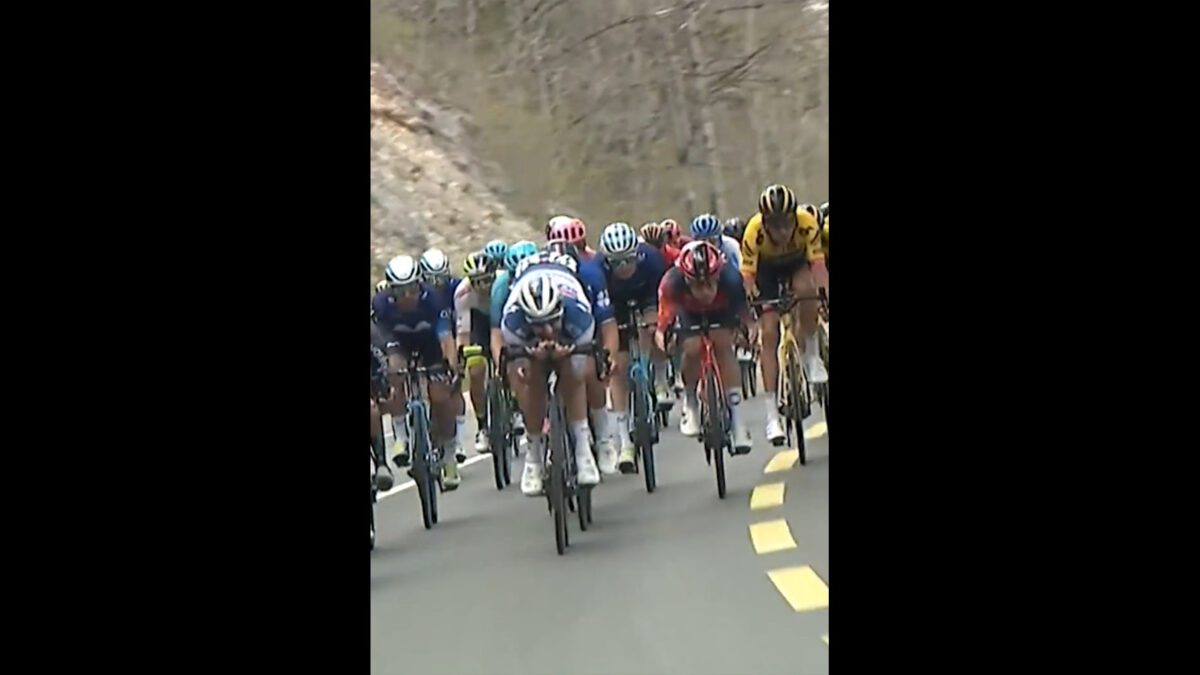 The peloton descending at Tour de Romandie