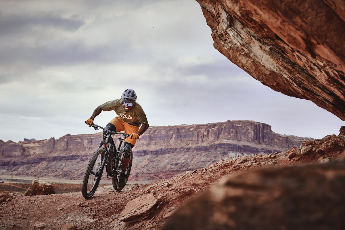 A rider wearing Trek Evoke apparel rides in Utah 