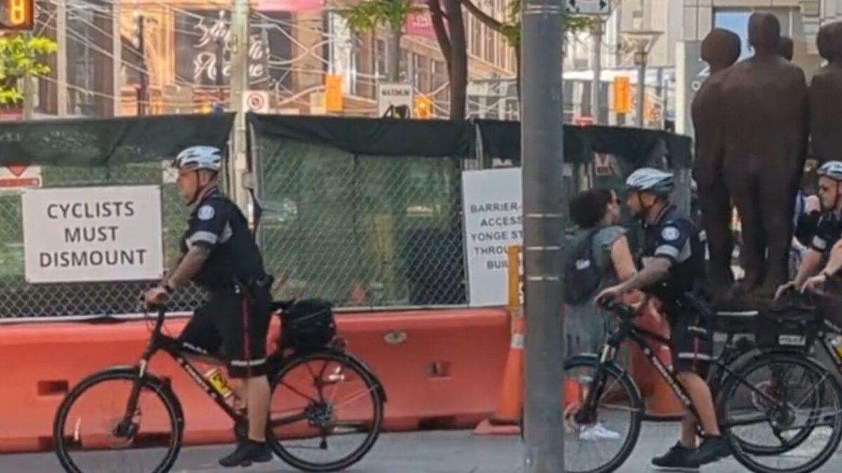Toronto police breaking the rules on bikes