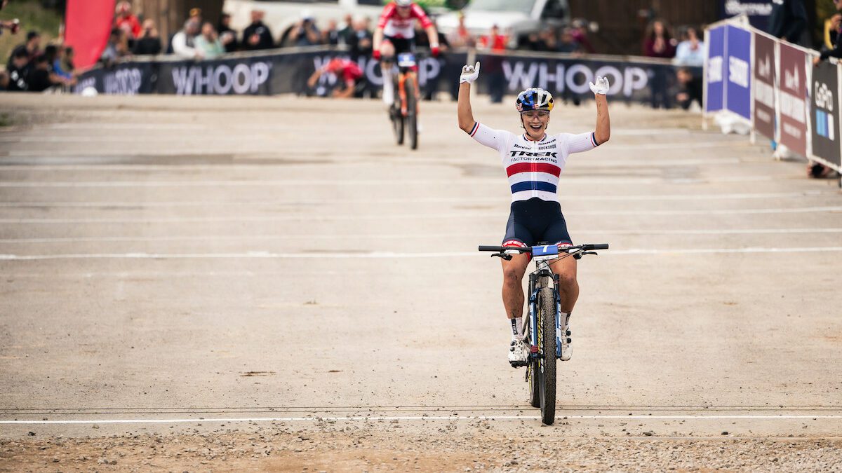 Evie Richards performs at UCI XCC World Cup in Snowshoe, USA