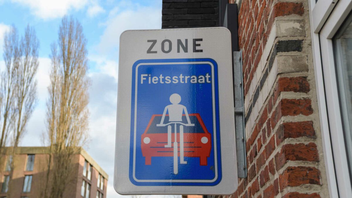 A cyclers road sign, meaning car may not overtake cyclers. Belgian regulatory road sign - Beginning of Fietsstraat Inscription in Dutch