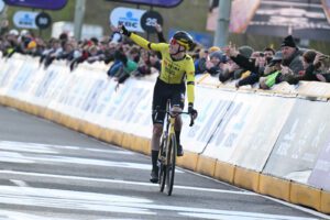 Matteo Jorgenson you dont' need to apologize for winning after Wout van Aert crashed at Dwars door Vlaanderen